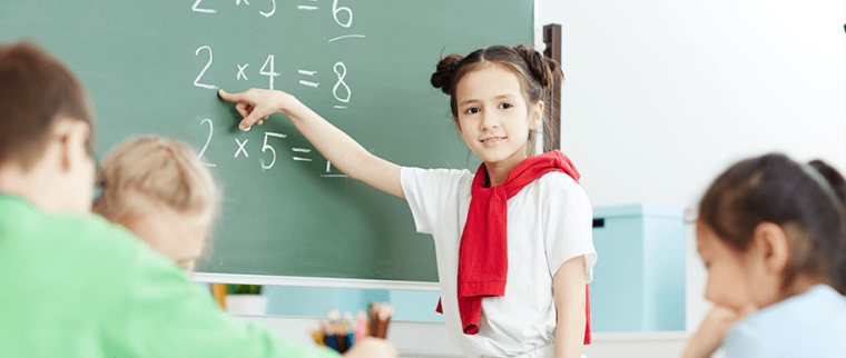 Enfant cours de mathématique